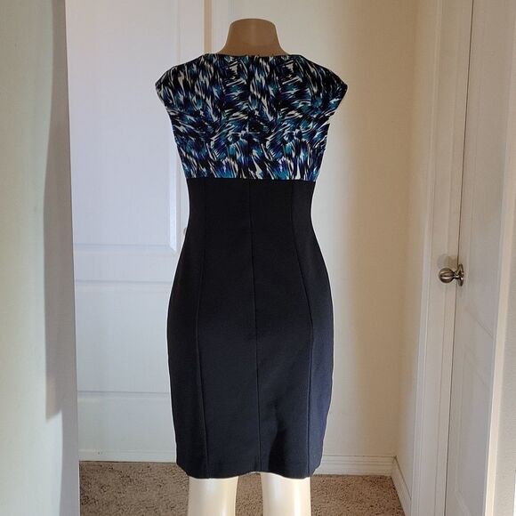 LONDON TIME TWO TONE MULTICOLOR SLEEVELESS ROUNDNECK LINE DRESS - Picture 10 of 13